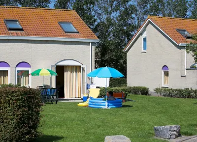 Restyled Bungalow with 2 Bathrooms, Near the Beach Hotels near Flood museum