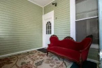 1 Bedroom Studio and 1 Full Bathroom-Close to Beach, Encore and TD Garden Arena.