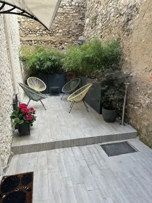 LE CLOS lock door Hotels in 