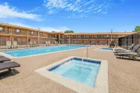 Days Inn by Wyndham Cortez - Pools