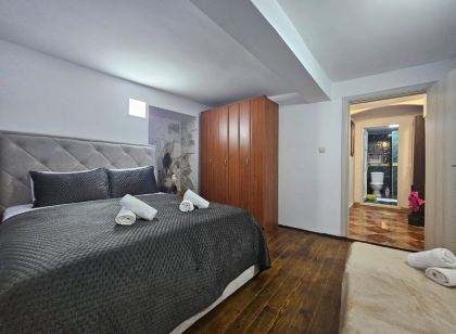 Athos Guesthouse