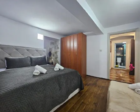 Athos Guesthouse Hotels in Kotor