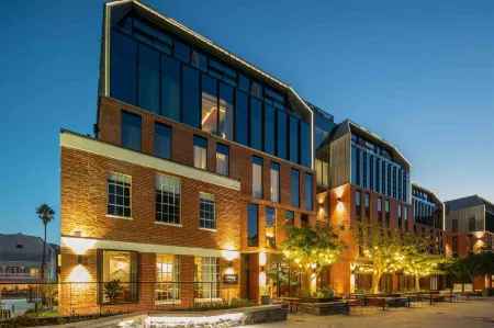 Canopy by Hilton Cape Town Longkloof Отели рядом с достопримечательностью «City Hall»