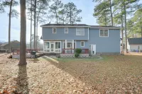 Lovely Fayetteville Home Deck and Fireplace! - Wifi