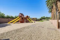 2 Mi to Old Town: 'The Grand Palms Estate' w/ Pool - Villas