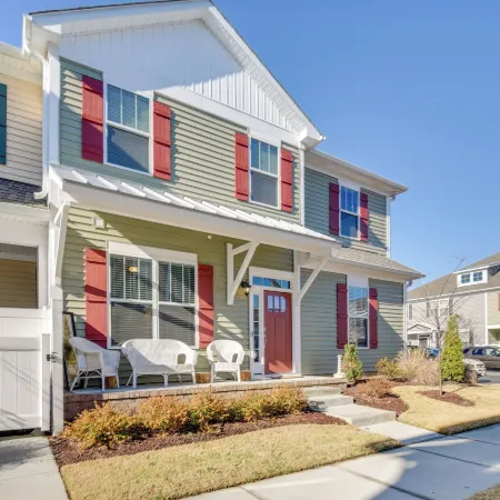 Hampton Condo by Convention Center and Coliseum!