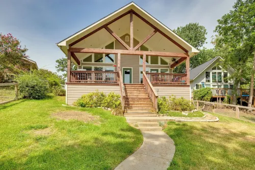 Tranquil Tool Home on Cedar Creek Fish and Kayak - Homestays