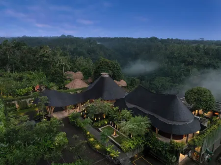 Akohara Buahan Village Retreat Отели рядом с достопримечательностью «Pura Pusering Jagat»