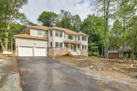 Hot Tub + Lake Access: Spacious Tobyhanna Home - parking