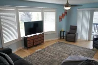 2nd Floor Lakeview 2-Bedroom Condo in Geneva U4