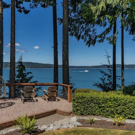 Private Beach in Little Norway, Hot Tub, 4000 sqft and more!