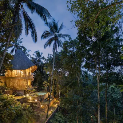 Asep Gumi Bamboo Villa Pesagi Отели рядом с достопримечательностью «Храм Батукару»