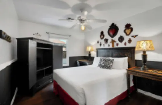 West University art-partment 1 bedroom bungalow!