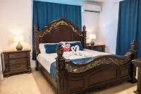 Chris Guest House, 2nd Floor with Shared Pool