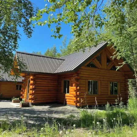 Beautiful Comfy Alaskan Log Home 2