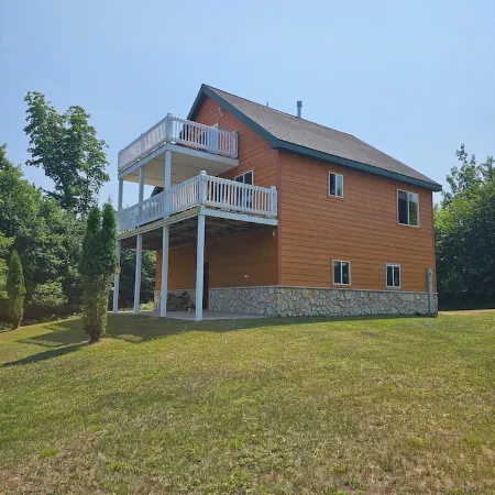 Pictured Rocks Lodge 5 minutes from Munising! Recently remodeled!