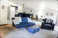 Blue Fern Hotel - Nestled Away Loft Space Hotels in Ottumwa