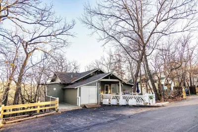 Serenity Now Quiet 4 Bdr Next to Margaritaville! Hotels near Margaritaville Lake Resort Lake of the Ozarks