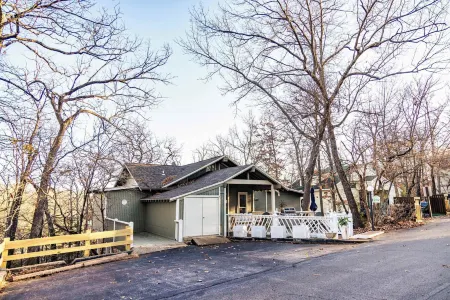 Serenity Now Quiet 4 Bdr Next to Margaritaville! Отели в г. Осейдж Тауншип