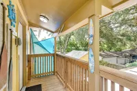 Bacliff Apartment w/ Hot Tub - 3 Mi to Boardwalk! - Homestays