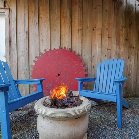 Quiet carriage suite near vinyards and lake