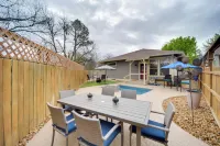 Cocktail Pool! Fredericksburg Bungalow by Main St - 3-Sterne