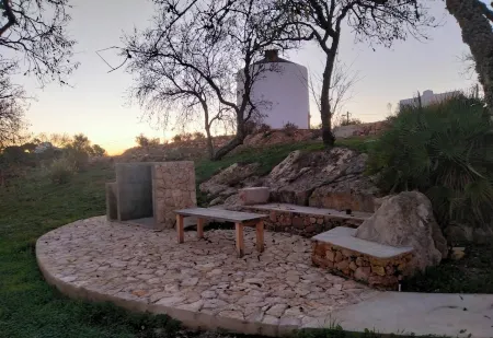 Wunderschöne Mühle und Ausblick im Hinterland der Algarve Küste . Отели рядом с достопримечательностью «Caldas de Monchique»