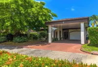 Spacious Pool House in Exclusive Gated Community Hotels in Bejuco