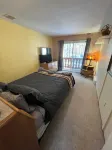 Cranmore Retreat, Walk to Slopes, Hot Tub, Game Room, Dog-Friendly, Sleeps 16+ - balcony