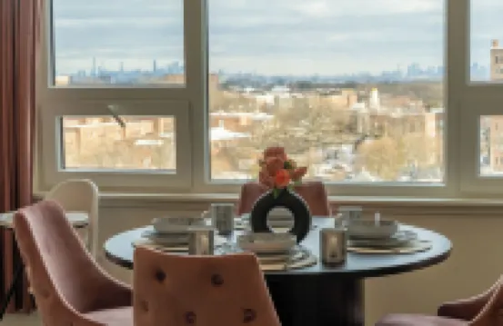 Bright & Bold with NYC Views, Sleep 13, Park 2 cars FREE, 3BR, 3Bath