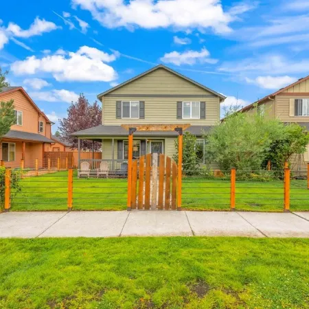Walk to Downtown Sisters - Dog Friendly - Updated!
