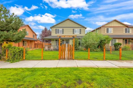 Walk to Downtown Sisters - Dog Friendly - Updated!