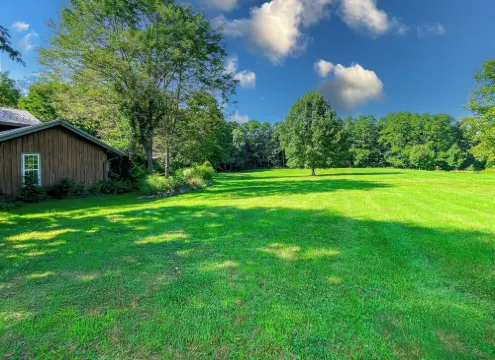 Cozy CHQ Farmhouse Escape by Stream & Cabin - 2.8mi to Main Gate, sleeps 12!