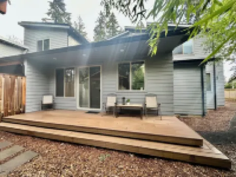 Modern and cozy home on Lakeview