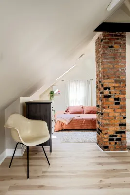 Updated Ohio City 2 Bedroom Cottage with Firepit in Cleveland