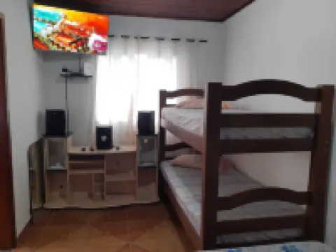 Juréia Beach House for Beach and Fishing Season with Air Conditioning 伊瓜佩住宿飯店