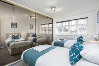 Cozy 3 Bed House in Aveley, Thurrock. Hotels in Aveley