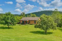 Romantic Afton Escape w/ Fire Pit & Scenic Views