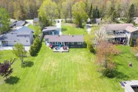 BEAUTIFUL WATER FRONT AND BOATER LOVER Hotel a Ramara