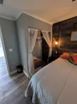 New-Lakewood Ranch Private Cottage/Pool on 5 Acres of Waterfront-Lake Manatee