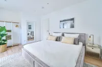 Bernstein Apartment #2 on the Goitzsche with direct lake view Hotels in Muldestausee