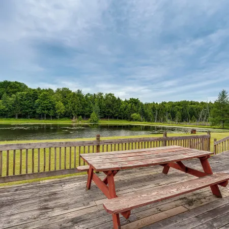 5 Mi to Jay Peak Resort: Cabin w/ Pond Access!
