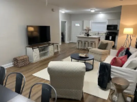 Big a_s House; 4BR 4BA-games,golf,weddings