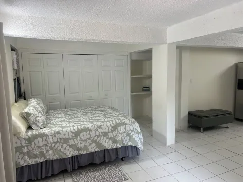 Charming 1-bedroom studio in the quiet hills of St Thomas with WiFi, AC Hotels in West End