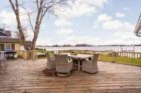 Lakefront Luxury on Lake Manitou - Modern Comforts & Stunning Views Hotels in Rochester