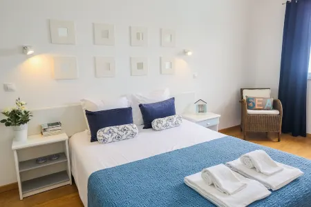 Apt with pool, sea view and garage