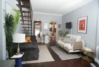 Entertainer. 2BR Darlinghurst Outdoor Sun Park x2 cars. Hotels in Darlinghurst