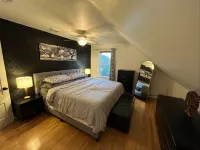 ★Downtown Condo~Steps from the Water & Common★
