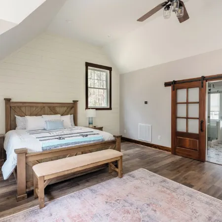Spacious Luxury Lakefront Home w/ Hottub, Outdoor Sauna, & Gym Near Clemson