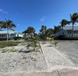 Chic 2-bedroom condo in brilliant Bimini Bay, steps from the Beach, WiFi, AC